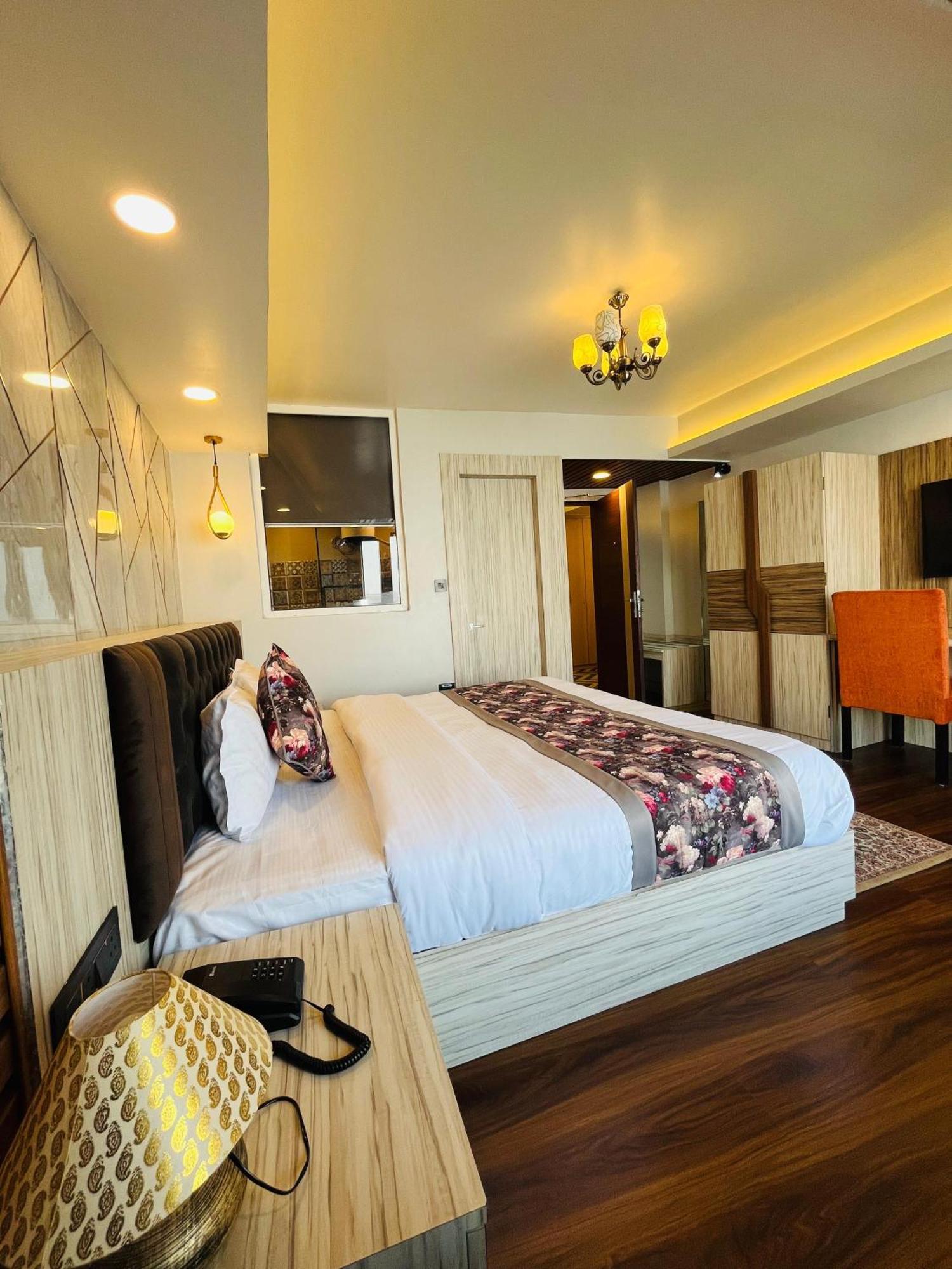 Luxury Stay At Hotel Broadway Boutique Mall Road Chowrasta Near Mahakal Temple Darjeeling  Luaran gambar