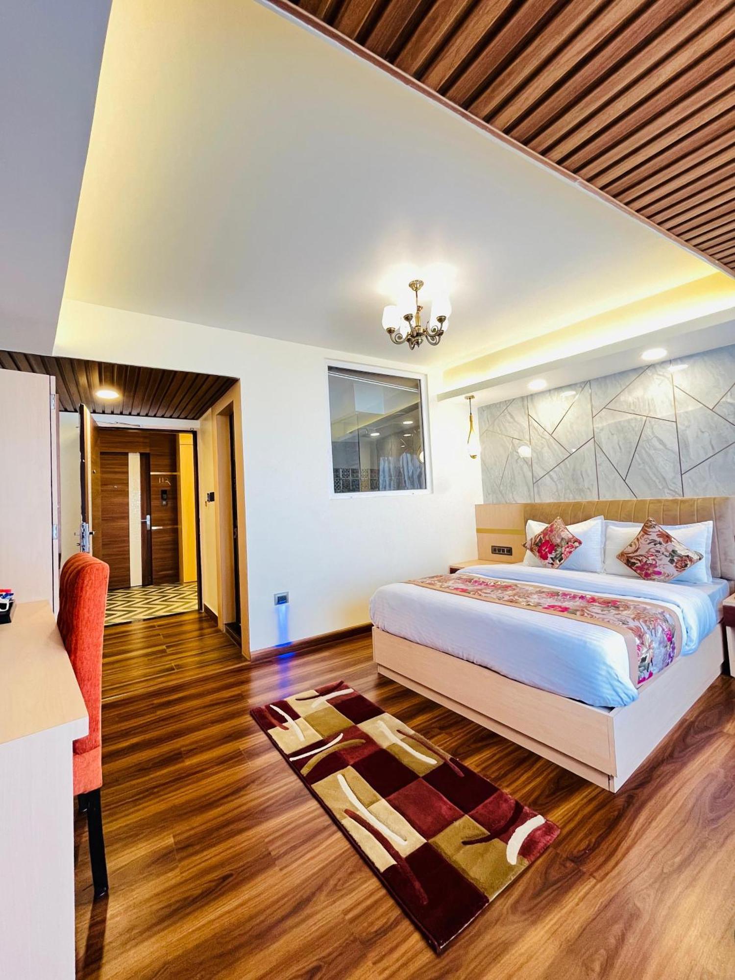 Luxury Stay At Hotel Broadway Boutique Mall Road Chowrasta Near Mahakal Temple Darjeeling  Luaran gambar