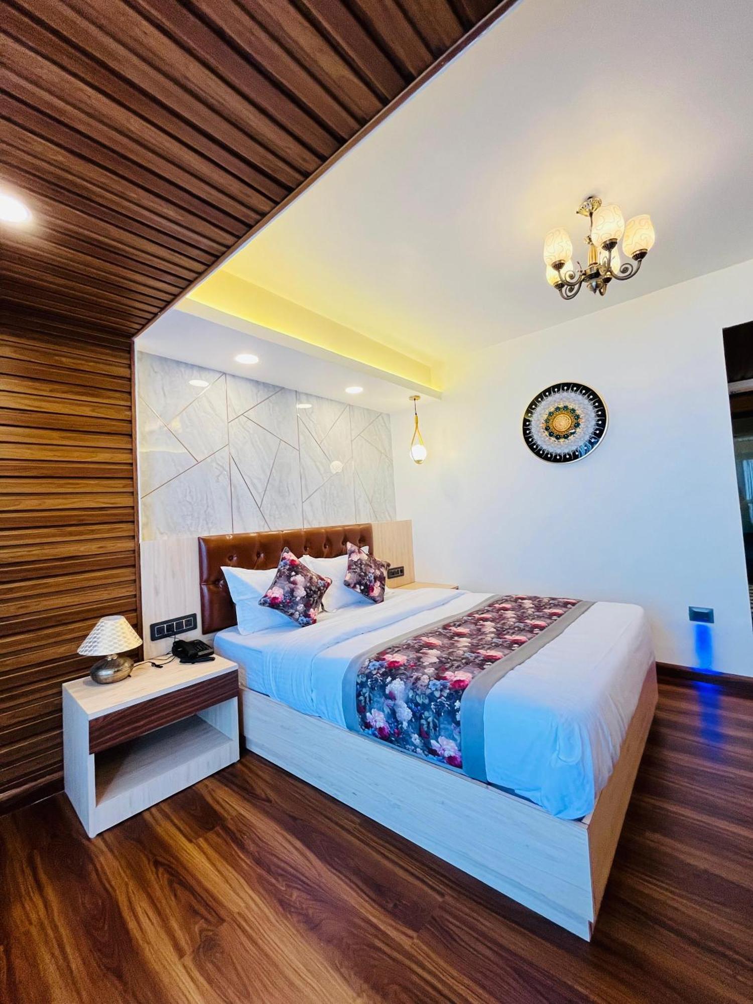 Luxury Stay At Hotel Broadway Boutique Mall Road Chowrasta Near Mahakal Temple Darjeeling  Luaran gambar