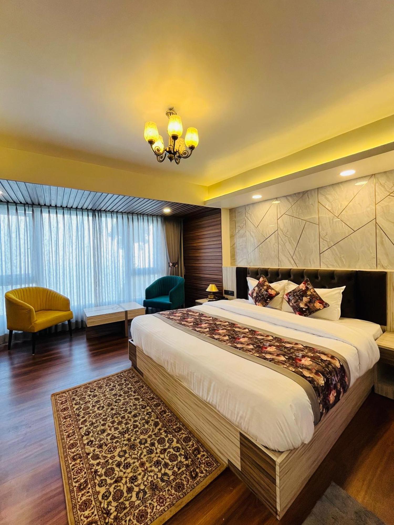 Luxury Stay At Hotel Broadway Boutique Mall Road Chowrasta Near Mahakal Temple Darjeeling  Luaran gambar