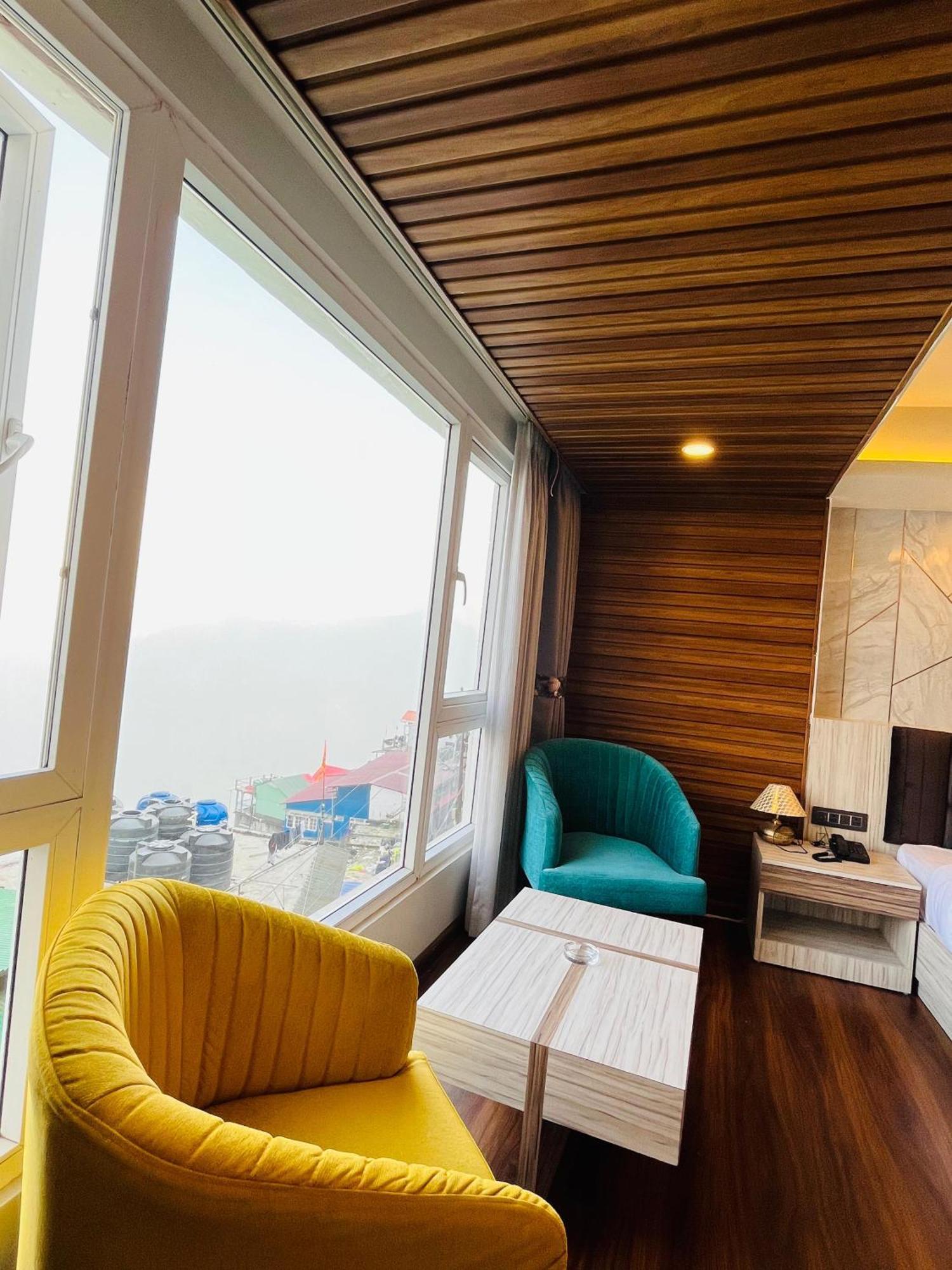 Luxury Stay At Hotel Broadway Boutique Mall Road Chowrasta Near Mahakal Temple Darjeeling  Luaran gambar