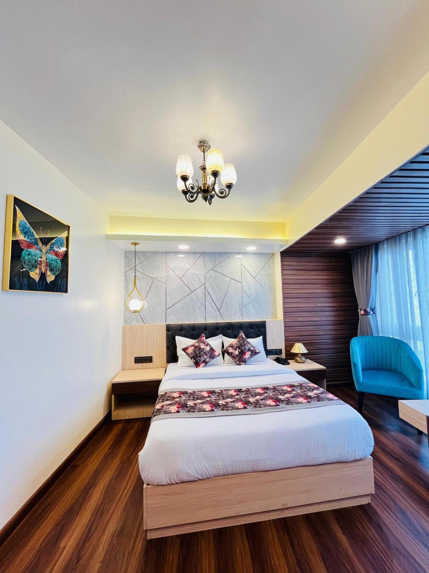 Luxury Stay At Hotel Broadway Boutique Mall Road Chowrasta Near Mahakal Temple Darjeeling  Luaran gambar