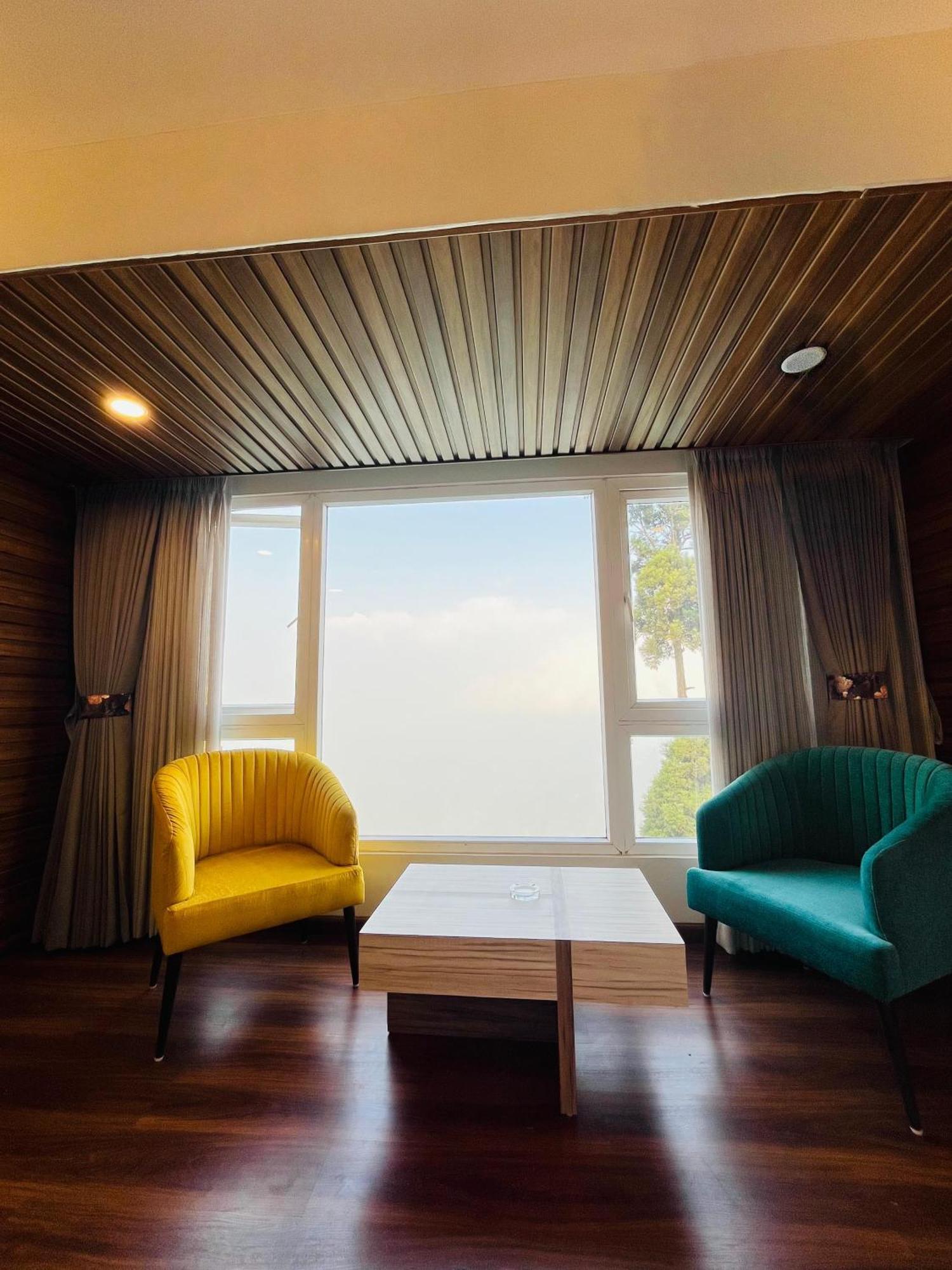 Luxury Stay At Hotel Broadway Boutique Mall Road Chowrasta Near Mahakal Temple Darjeeling  Luaran gambar