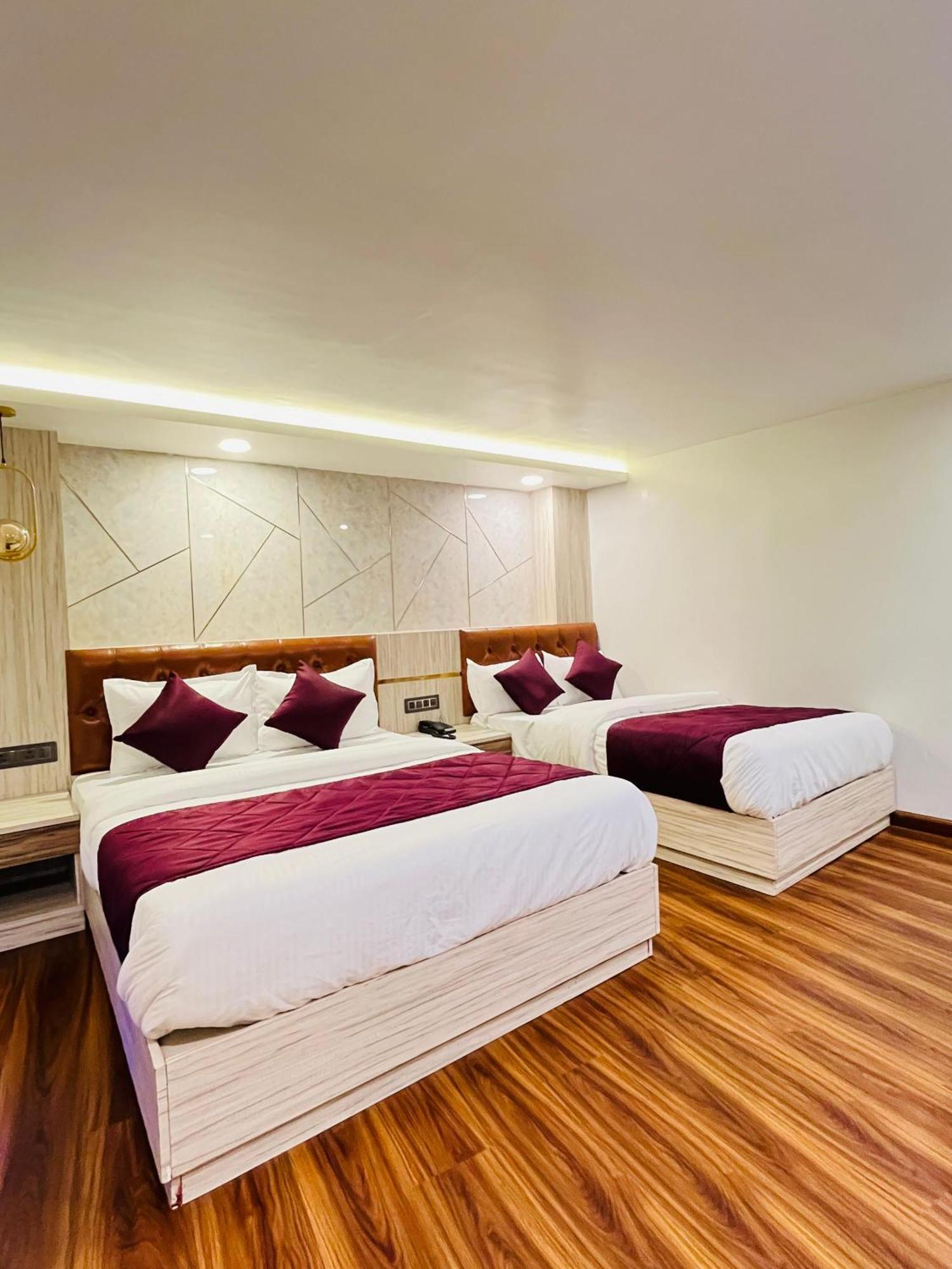 Luxury Stay At Hotel Broadway Boutique Mall Road Chowrasta Near Mahakal Temple Darjeeling  Luaran gambar