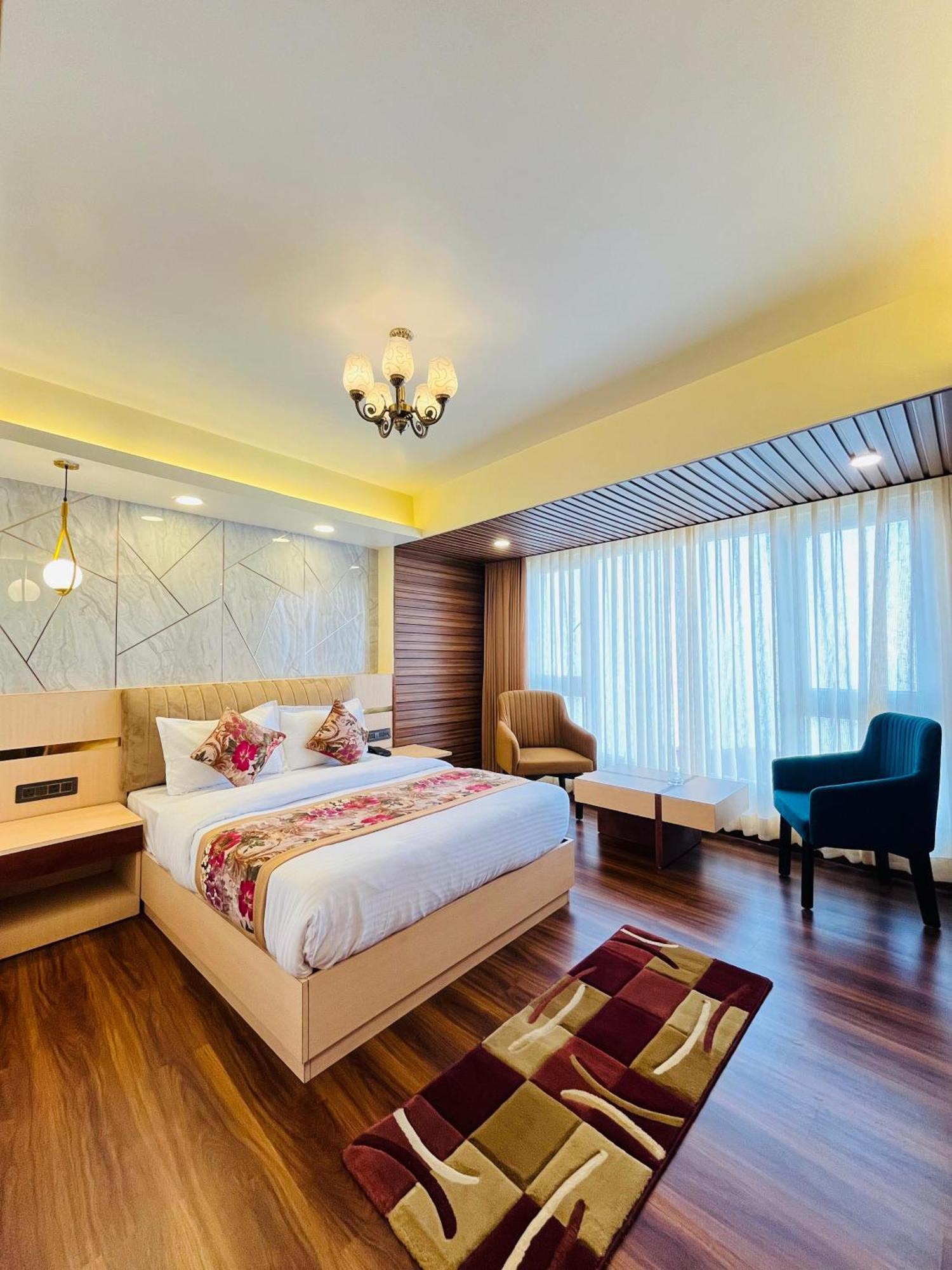 Luxury Stay At Hotel Broadway Boutique Mall Road Chowrasta Near Mahakal Temple Darjeeling  Luaran gambar