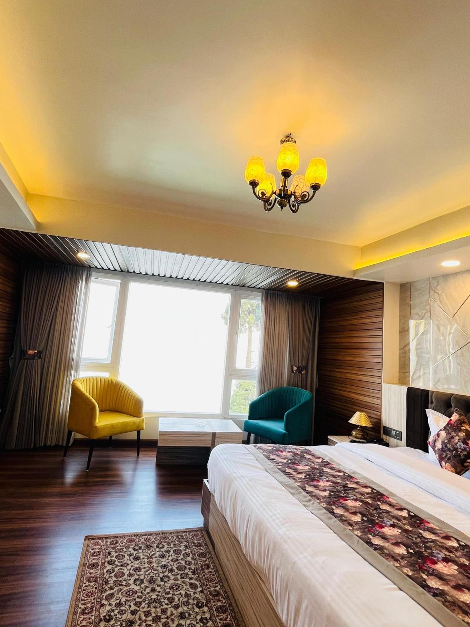 Luxury Stay At Hotel Broadway Boutique Mall Road Chowrasta Near Mahakal Temple Darjeeling  Luaran gambar