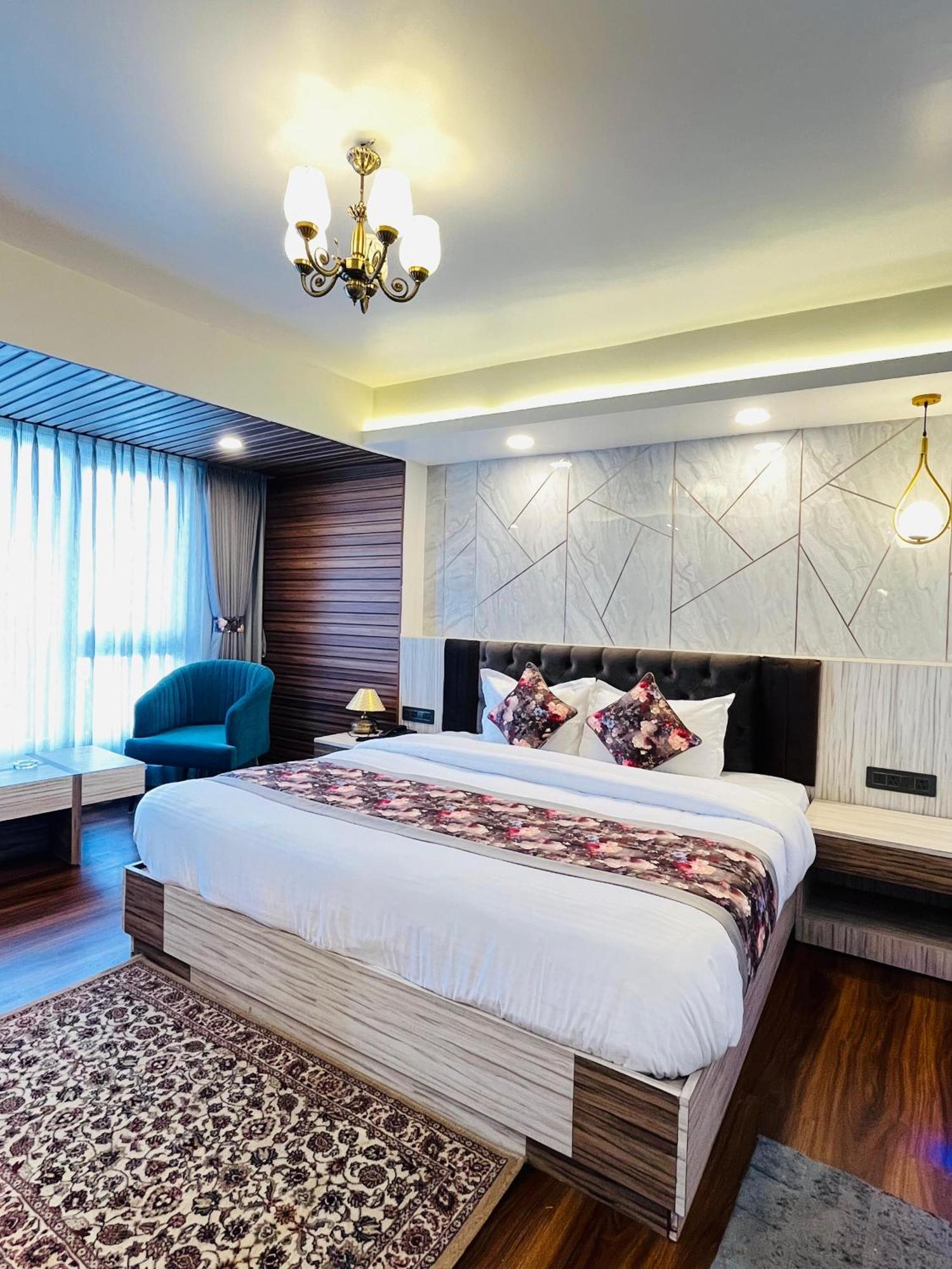 Luxury Stay At Hotel Broadway Boutique Mall Road Chowrasta Near Mahakal Temple Darjeeling  Luaran gambar