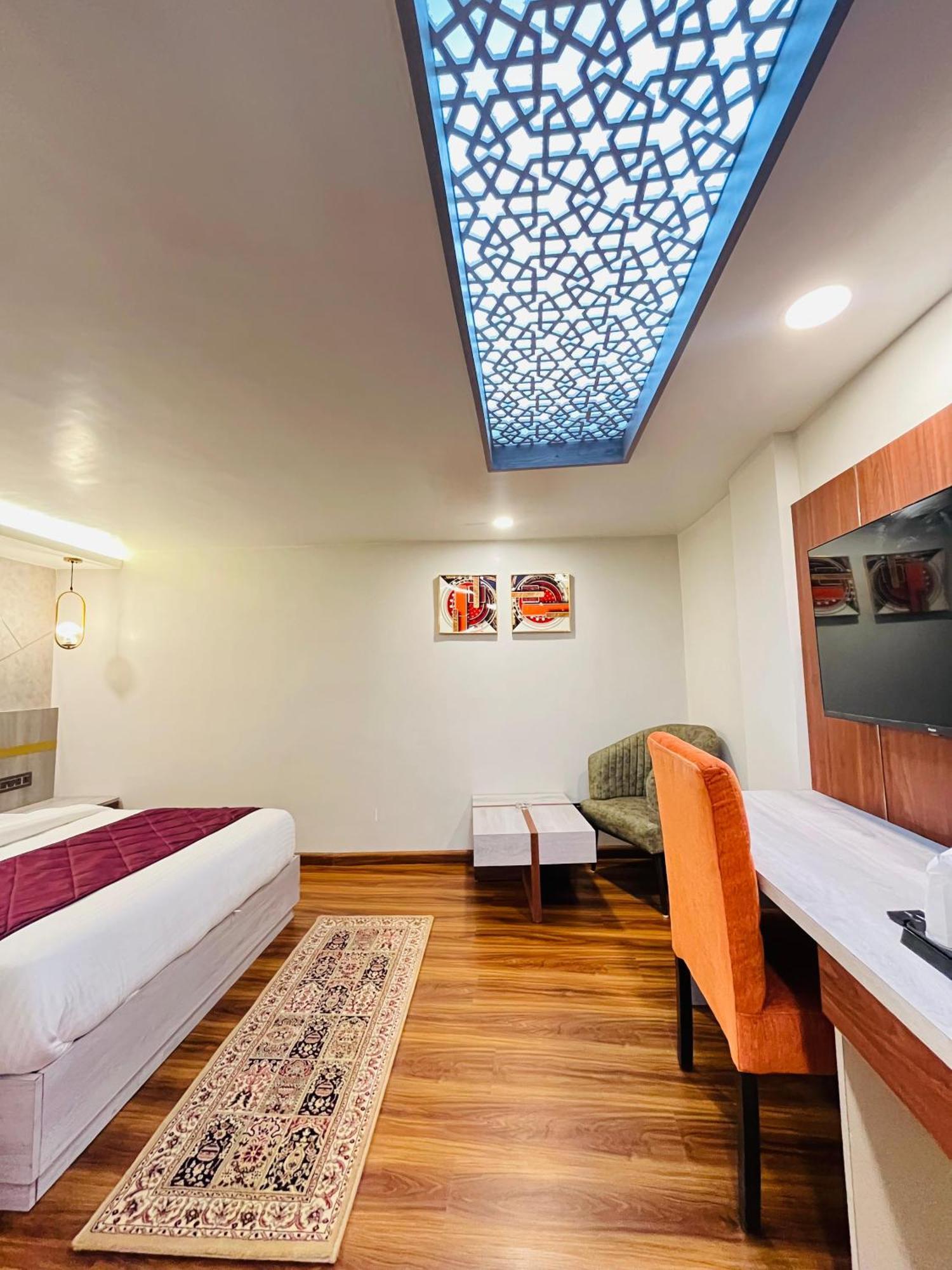 Luxury Stay At Hotel Broadway Boutique Mall Road Chowrasta Near Mahakal Temple Darjeeling  Luaran gambar