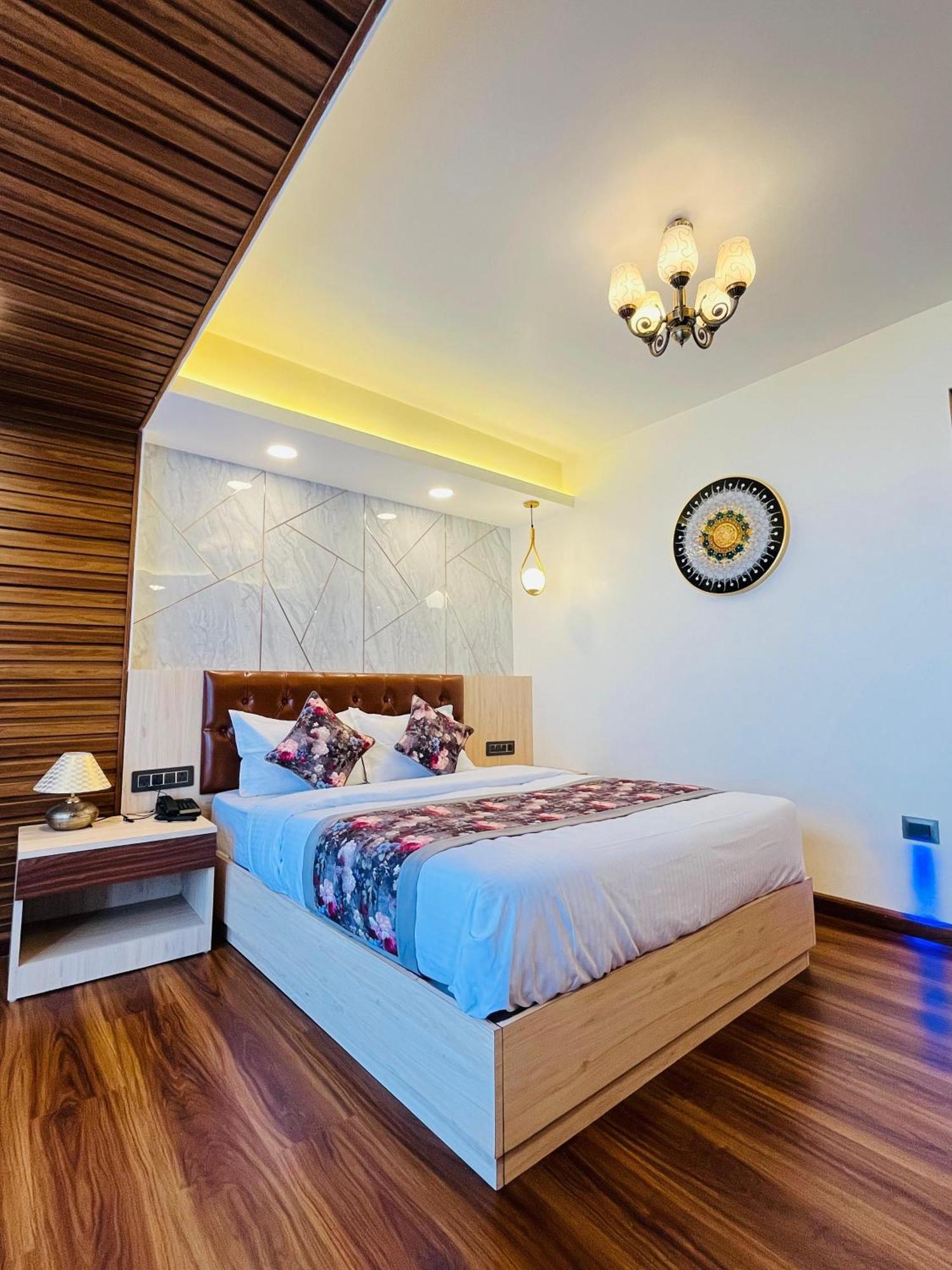 Luxury Stay At Hotel Broadway Boutique Mall Road Chowrasta Near Mahakal Temple Darjeeling  Luaran gambar