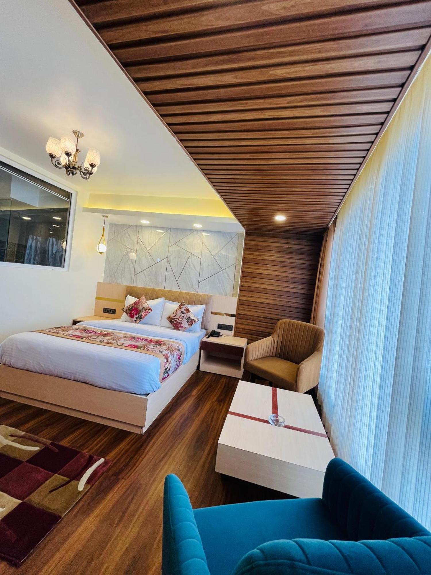 Luxury Stay At Hotel Broadway Boutique Mall Road Chowrasta Near Mahakal Temple Darjeeling  Luaran gambar
