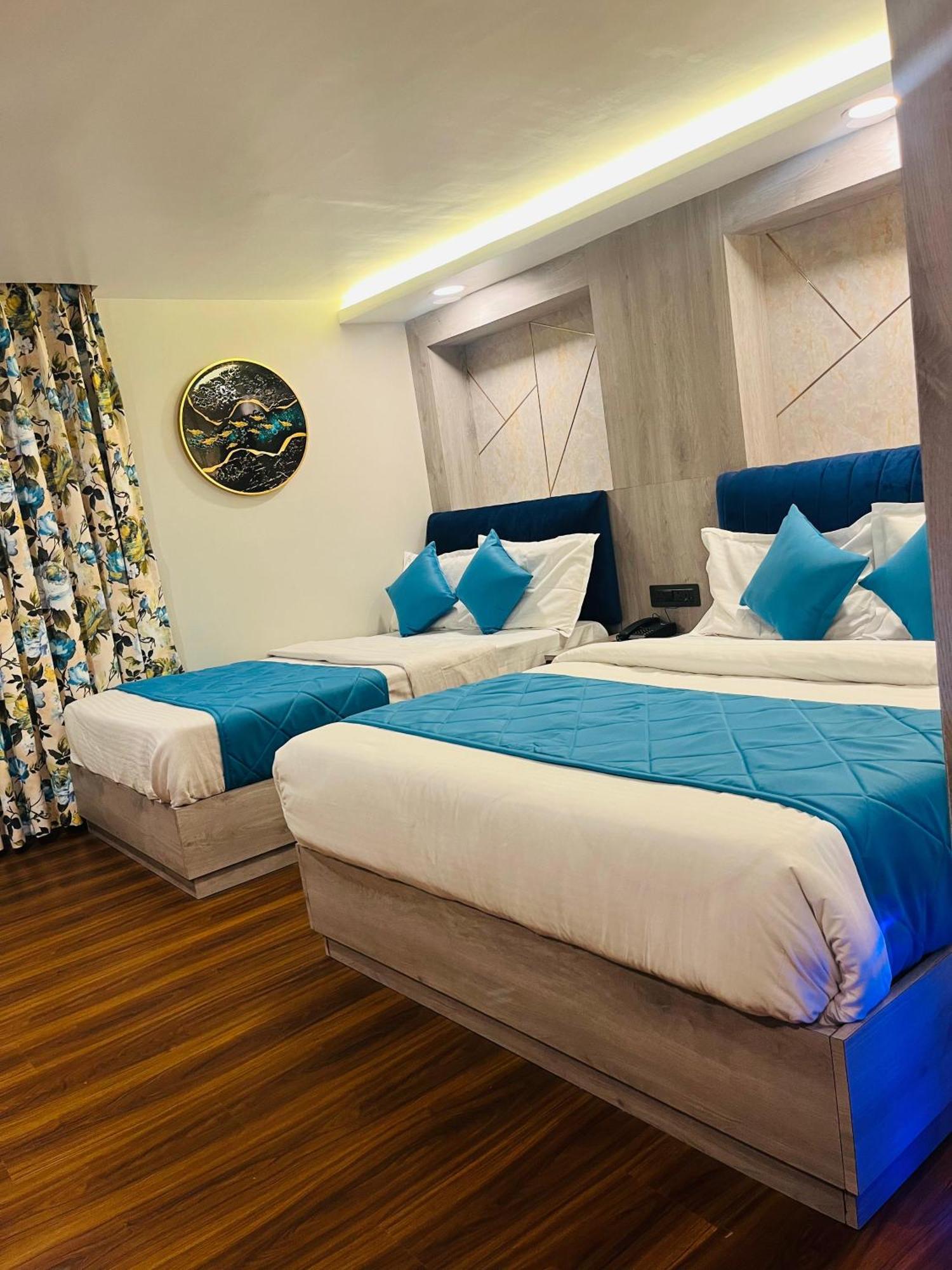 Luxury Stay At Hotel Broadway Boutique Mall Road Chowrasta Near Mahakal Temple Darjeeling  Luaran gambar