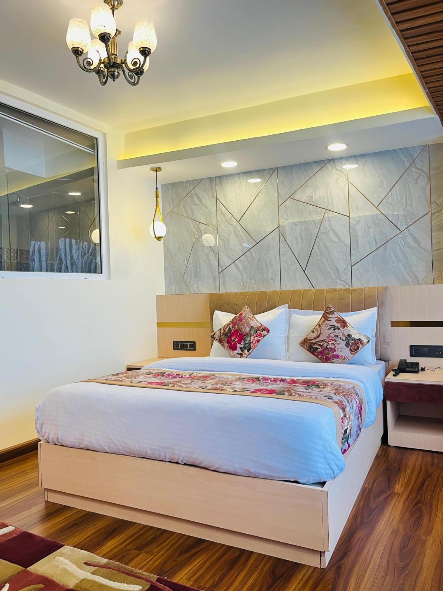 Luxury Stay At Hotel Broadway Boutique Mall Road Chowrasta Near Mahakal Temple Darjeeling  Luaran gambar