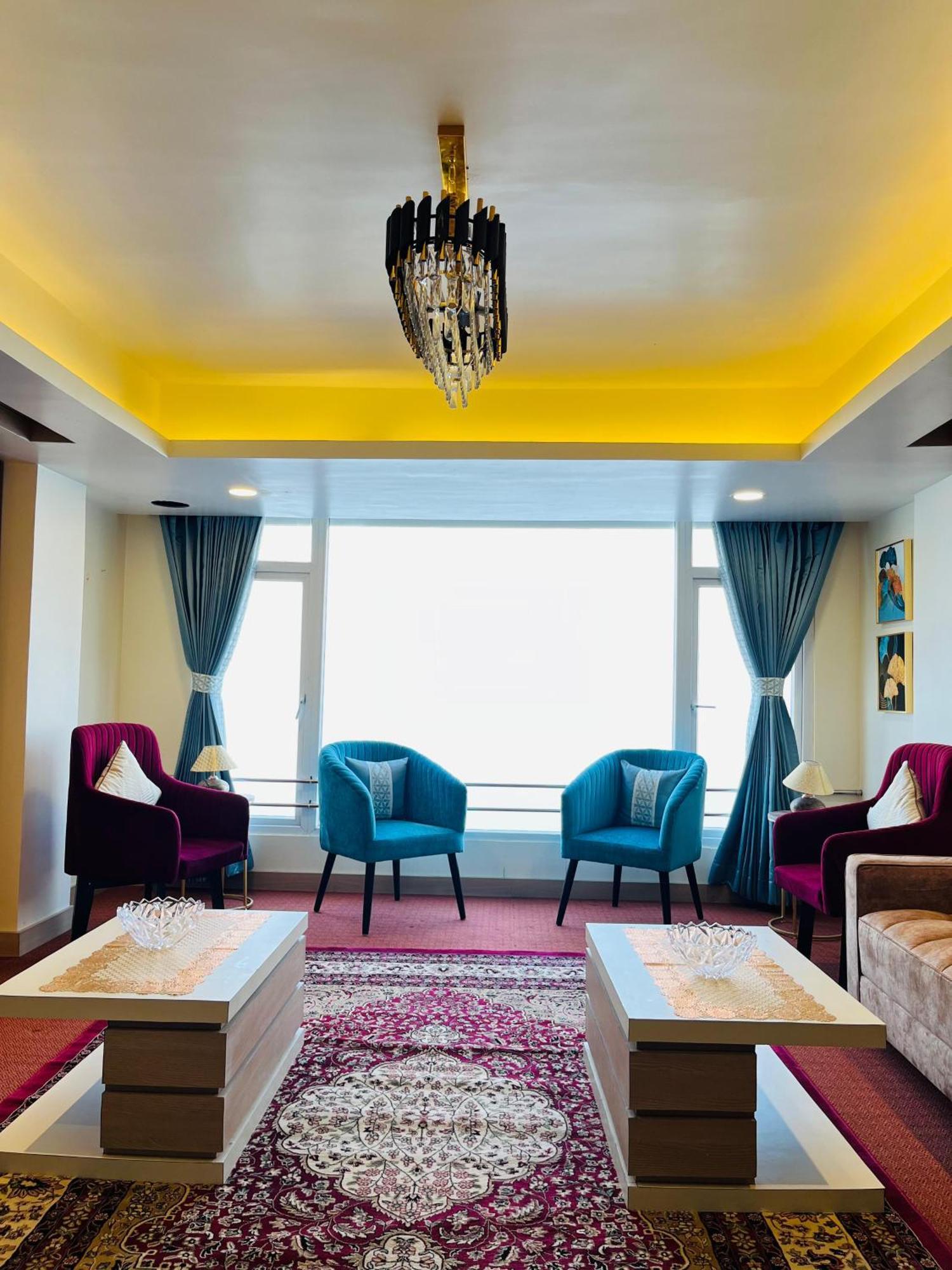 Luxury Stay At Hotel Broadway Boutique Mall Road Chowrasta Near Mahakal Temple Darjeeling  Luaran gambar