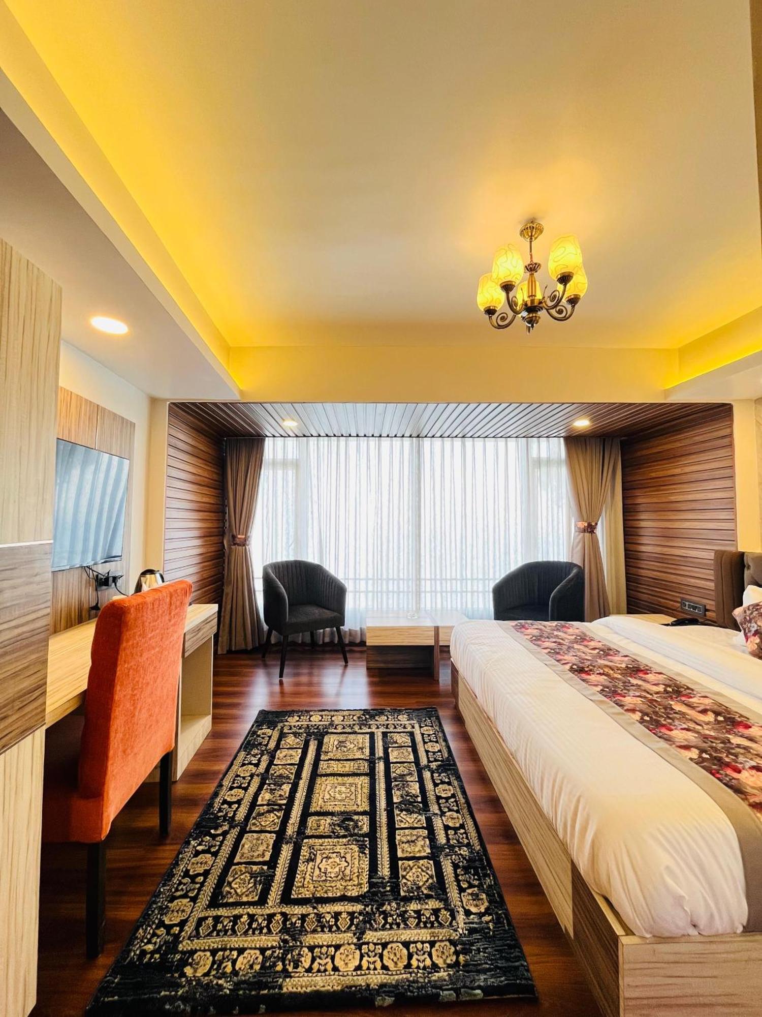 Luxury Stay At Hotel Broadway Boutique Mall Road Chowrasta Near Mahakal Temple Darjeeling  Luaran gambar
