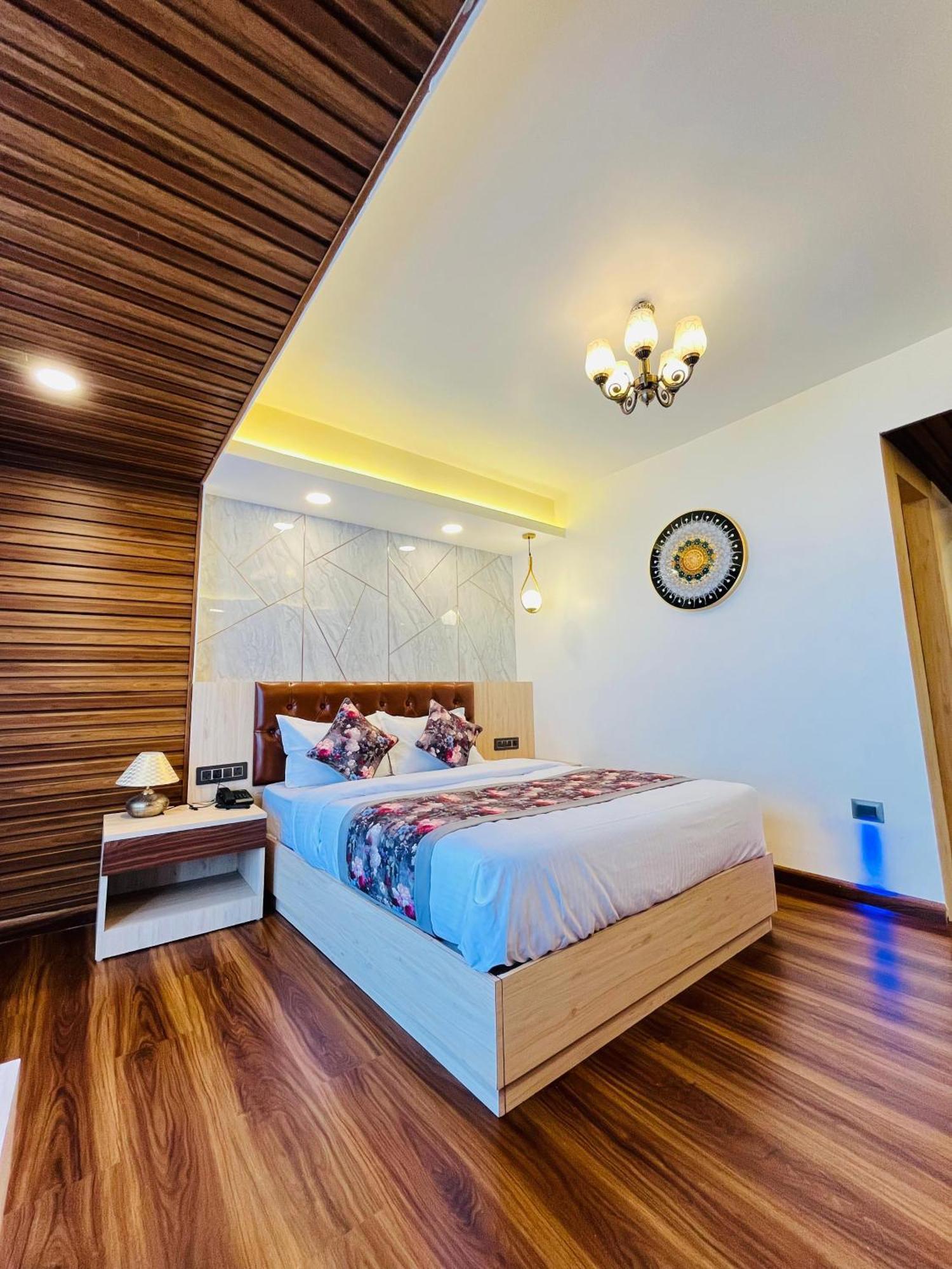 Luxury Stay At Hotel Broadway Boutique Mall Road Chowrasta Near Mahakal Temple Darjeeling  Luaran gambar