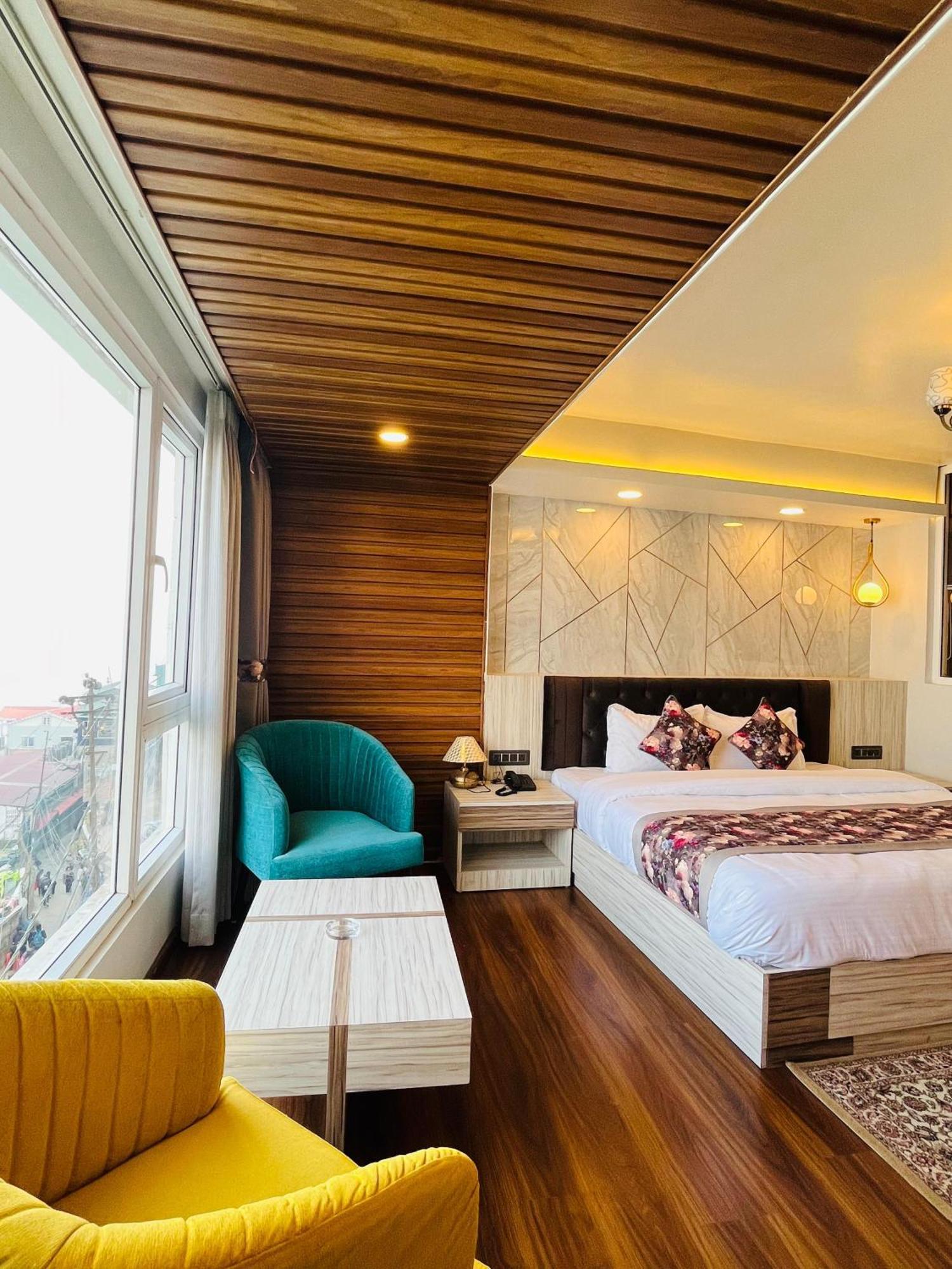 Luxury Stay At Hotel Broadway Boutique Mall Road Chowrasta Near Mahakal Temple Darjeeling  Luaran gambar