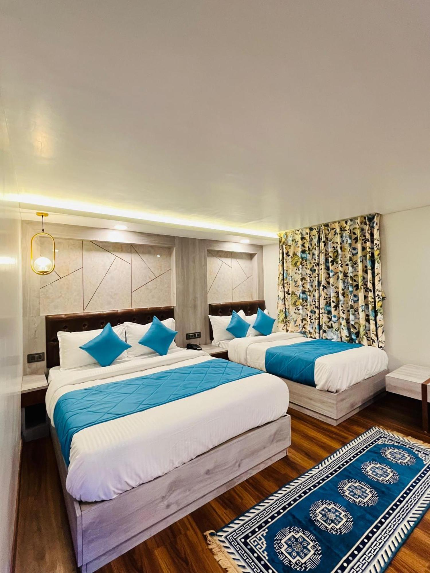 Luxury Stay At Hotel Broadway Boutique Mall Road Chowrasta Near Mahakal Temple Darjeeling  Luaran gambar