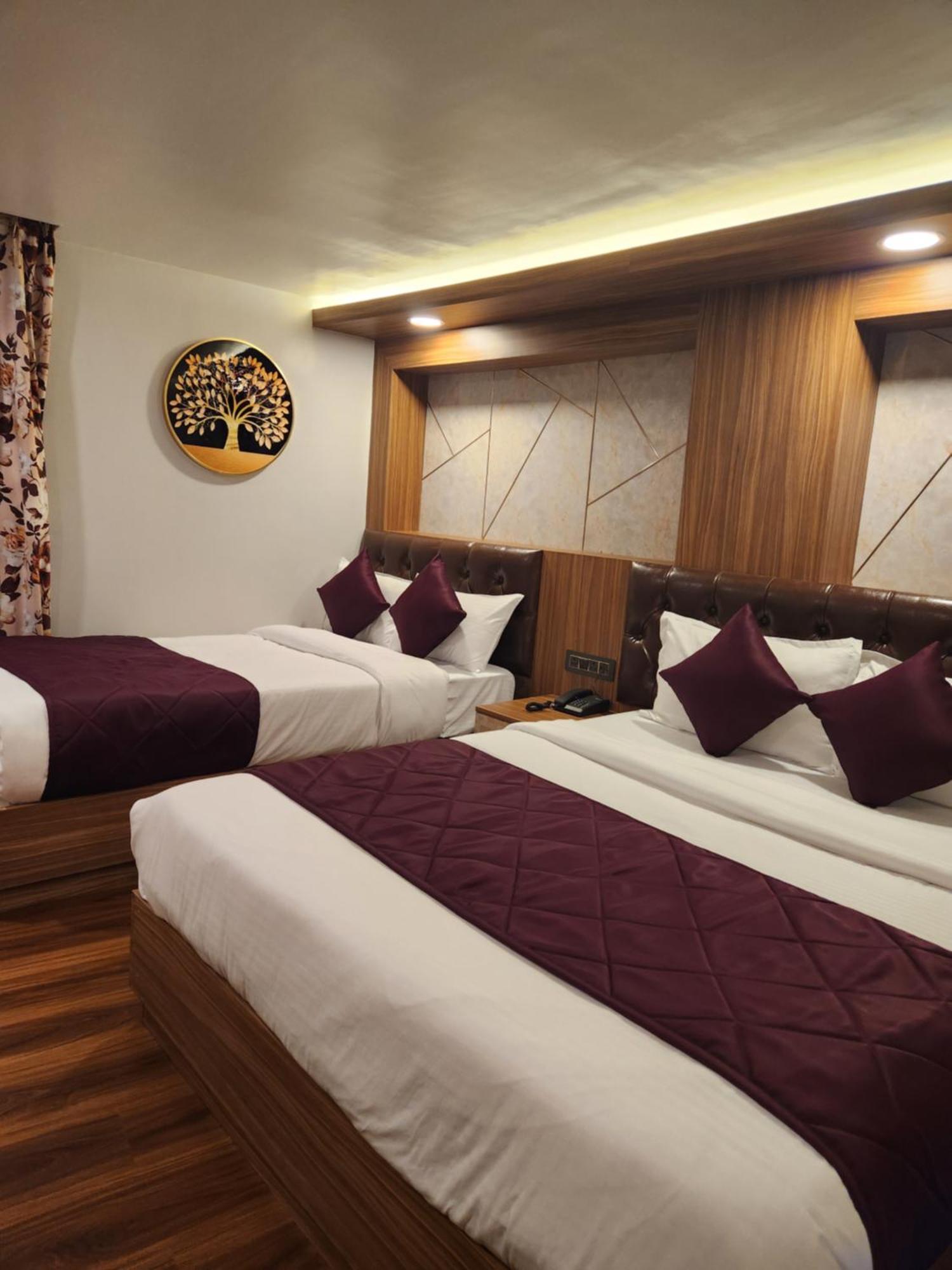 Luxury Stay At Hotel Broadway Boutique Mall Road Chowrasta Near Mahakal Temple Darjeeling  Luaran gambar