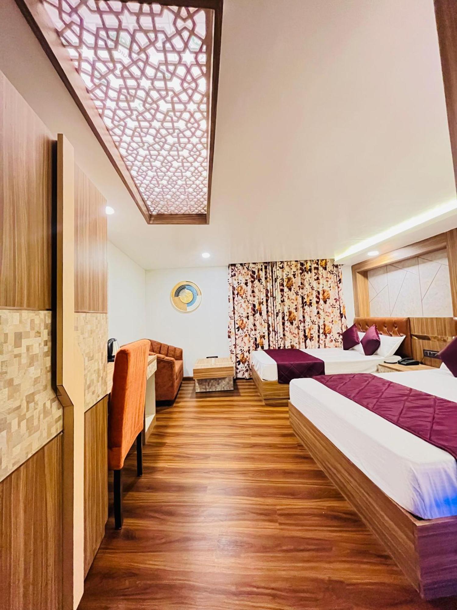Luxury Stay At Hotel Broadway Boutique Mall Road Chowrasta Near Mahakal Temple Darjeeling  Luaran gambar