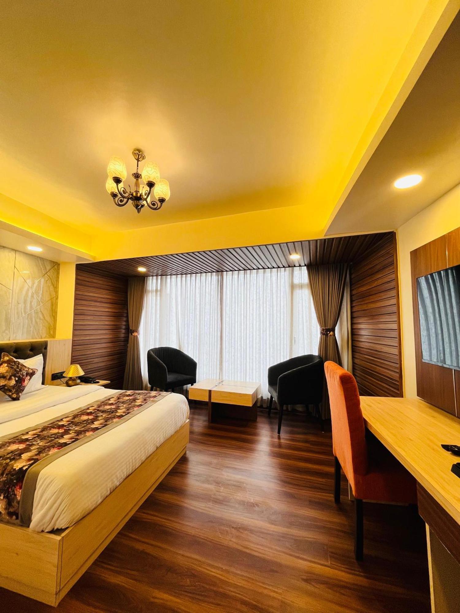 Luxury Stay At Hotel Broadway Boutique Mall Road Chowrasta Near Mahakal Temple Darjeeling  Luaran gambar