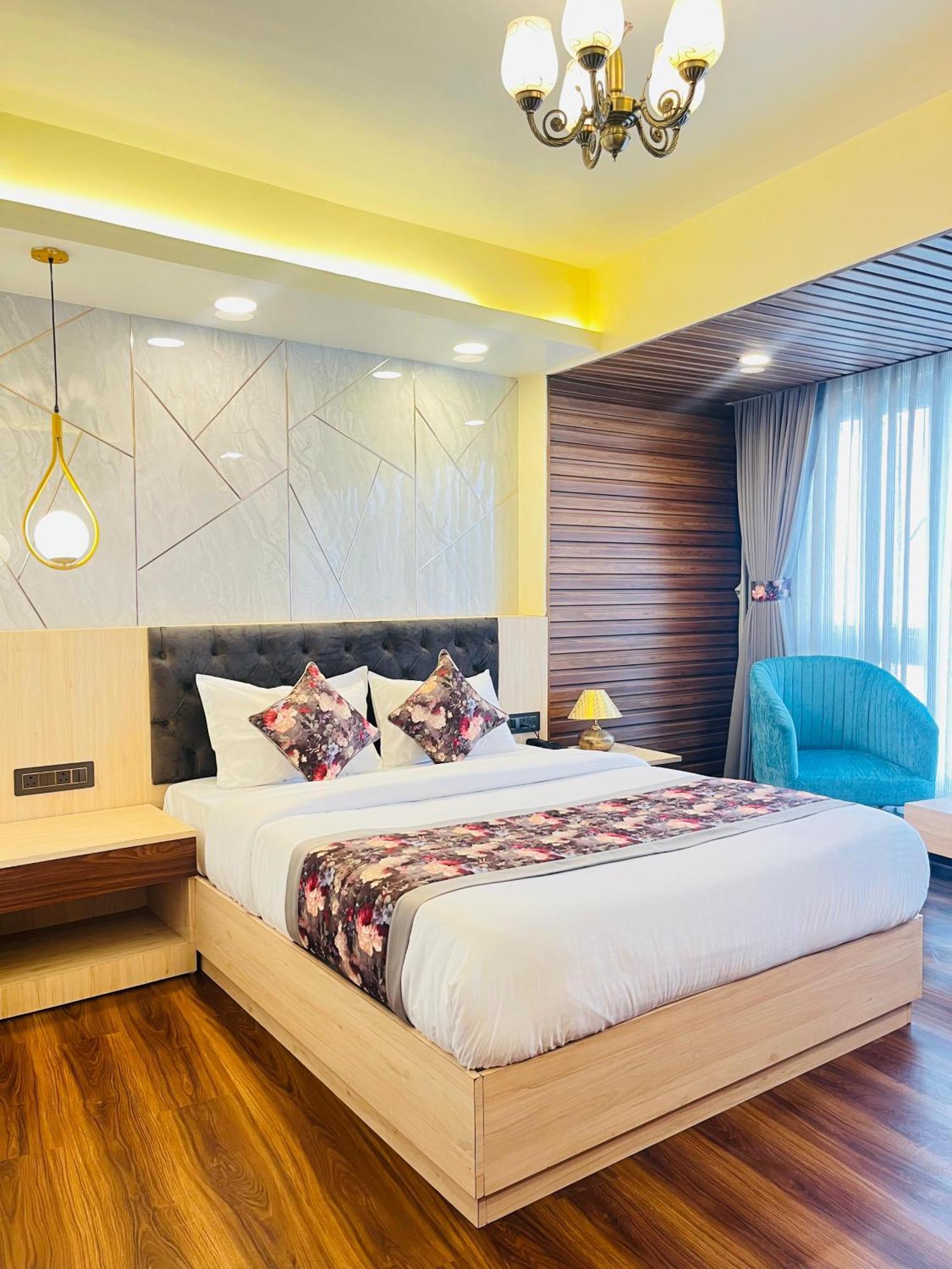 Luxury Stay At Hotel Broadway Boutique Mall Road Chowrasta Near Mahakal Temple Darjeeling  Luaran gambar
