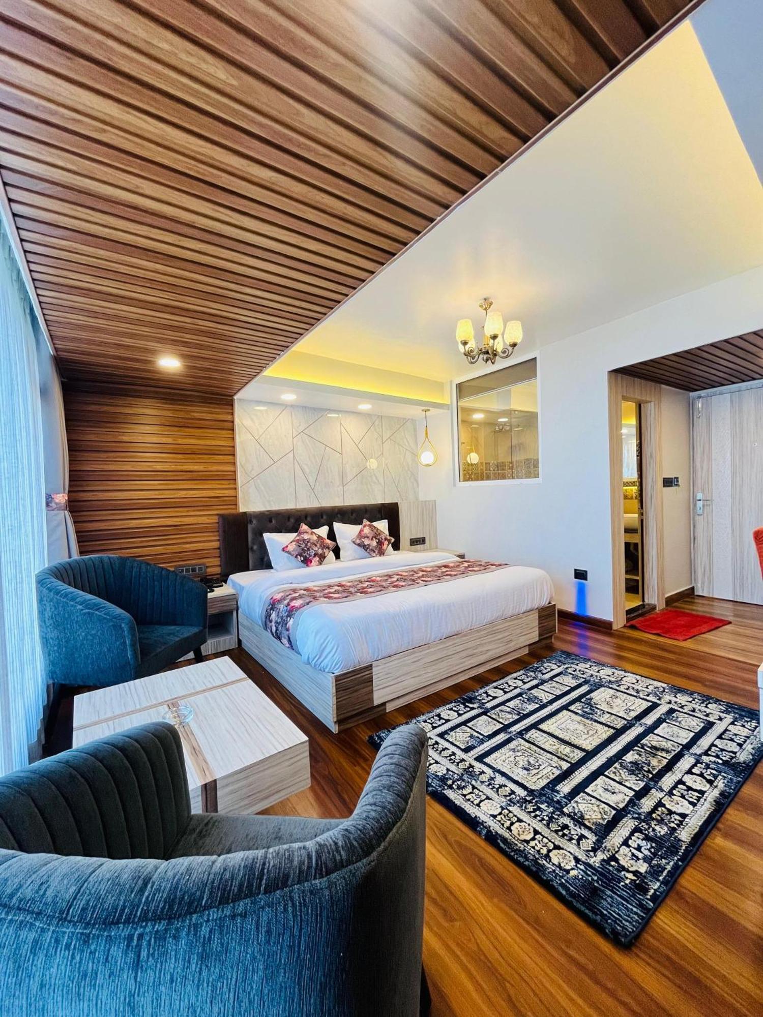 Luxury Stay At Hotel Broadway Boutique Mall Road Chowrasta Near Mahakal Temple Darjeeling  Luaran gambar